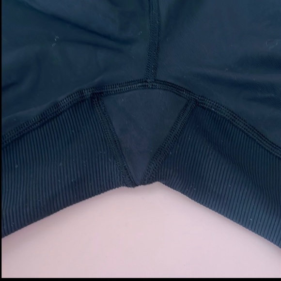 Lululemon Seek The Heat Crop Black size 6 - Picture 8 of 8